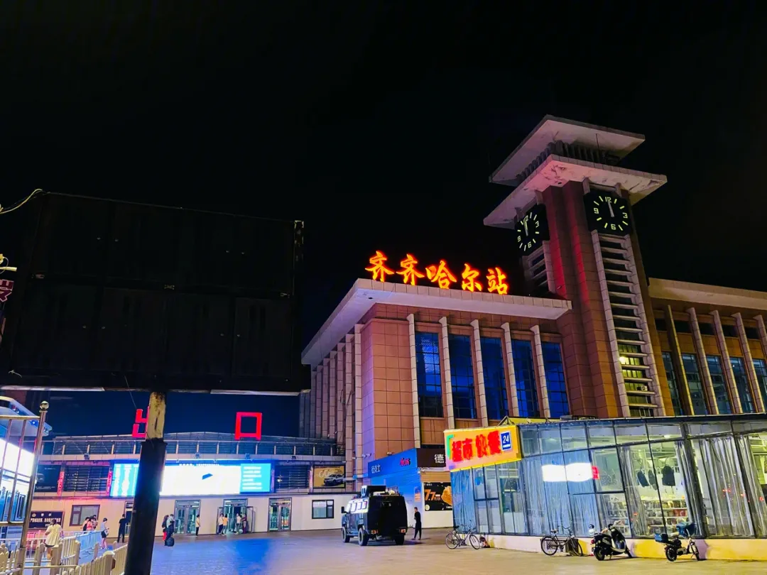 武汉到齐齐哈尔货运公司派搬运/打包装 武汉到齐齐哈尔货运公司派搬运/打包装